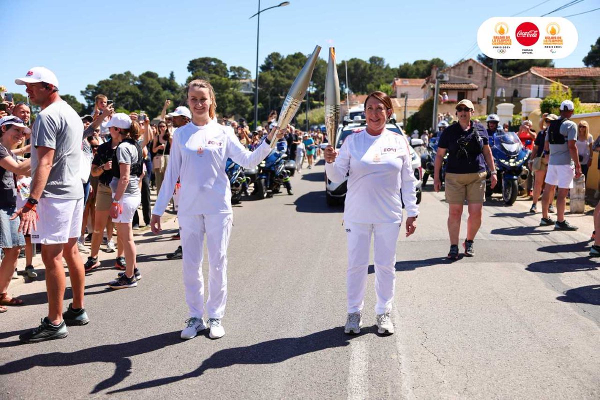 Last Friday, I had the incredible honor of being a torchbearer of the Olympic flame 🔥 Grateful for this unforgettable moment, to pass on this symbol of peace and the opportunity to meet such beautiful people!! #Paris2024 #RelaisDeLaFlamme
