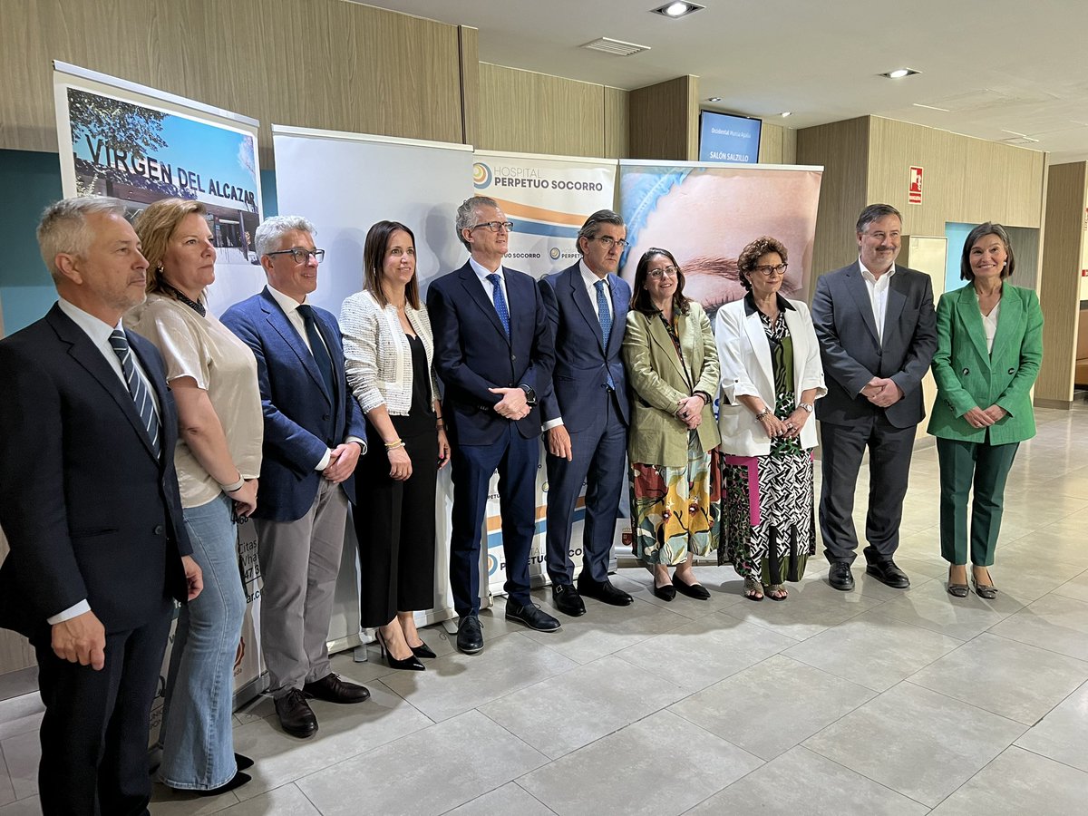 <a href="/hpscartagena/">Hospital Perpetuo Socorro</a> <a href="/Hvirgenalcazar/">H.Virgen del Alcázar</a> <a href="/GrupoHLA/">Grupo HLA</a> <a href="/Hospital_Molina/">Ribera Hospital de Molina</a> Llega Juan José Pedreño, consejero de Salud (<a href="/Murciasalud/">Murciasalud</a>) a la Jornada De Gestión Sanitaria en el siglo XXI.
Intervenciones ante los medios del consejero y de Luis Mesa del Castillo (<a href="/luis_mesadel/">Luis Mesa</a>), presidente de la <a href="/UMHC1/">UMHC</a>