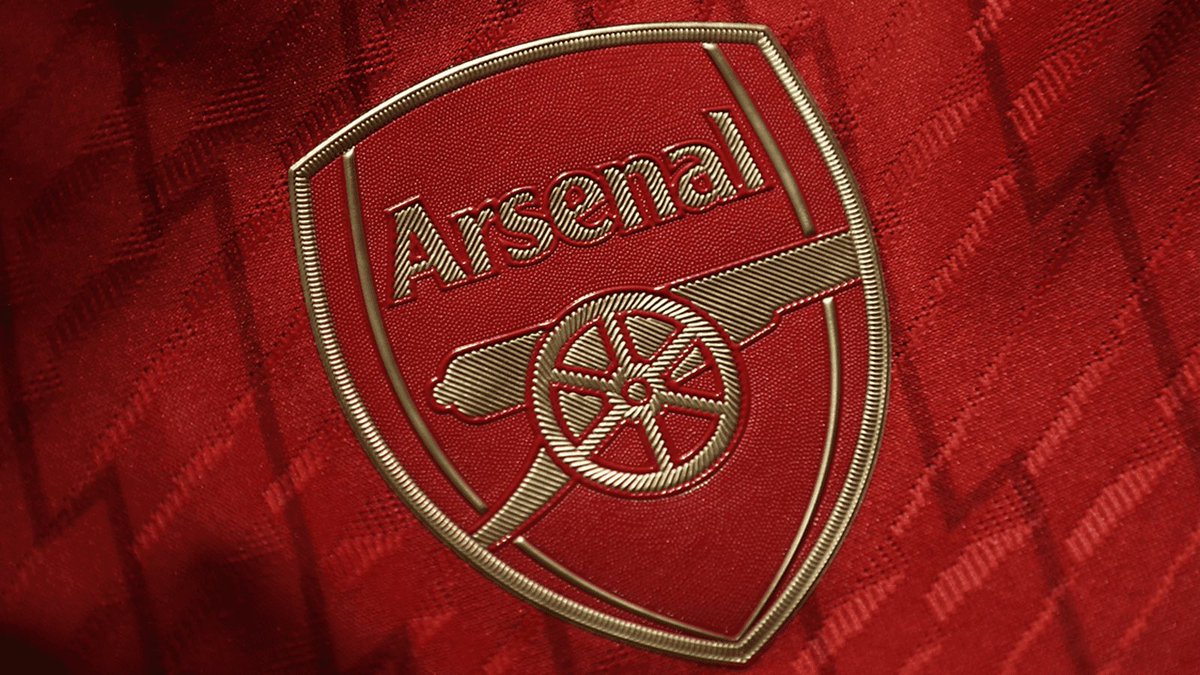 All these Under 16 year old Arsenal fans discovering Canva and Picsart for the first time desecrating are beautiful badge don’t you ever fucking change it ❤️🤍