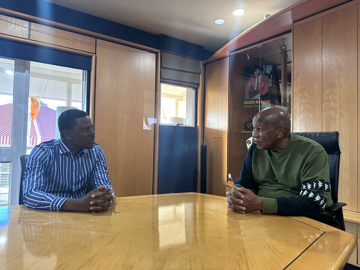 The Great “Chincha Guluva” himself. Dr Kaizer Motuang, the Man who build the Football Institution that is the benchmark for all to follow on the continent! Meeting “Greatness” is such a humbling experience! 🙏🏾