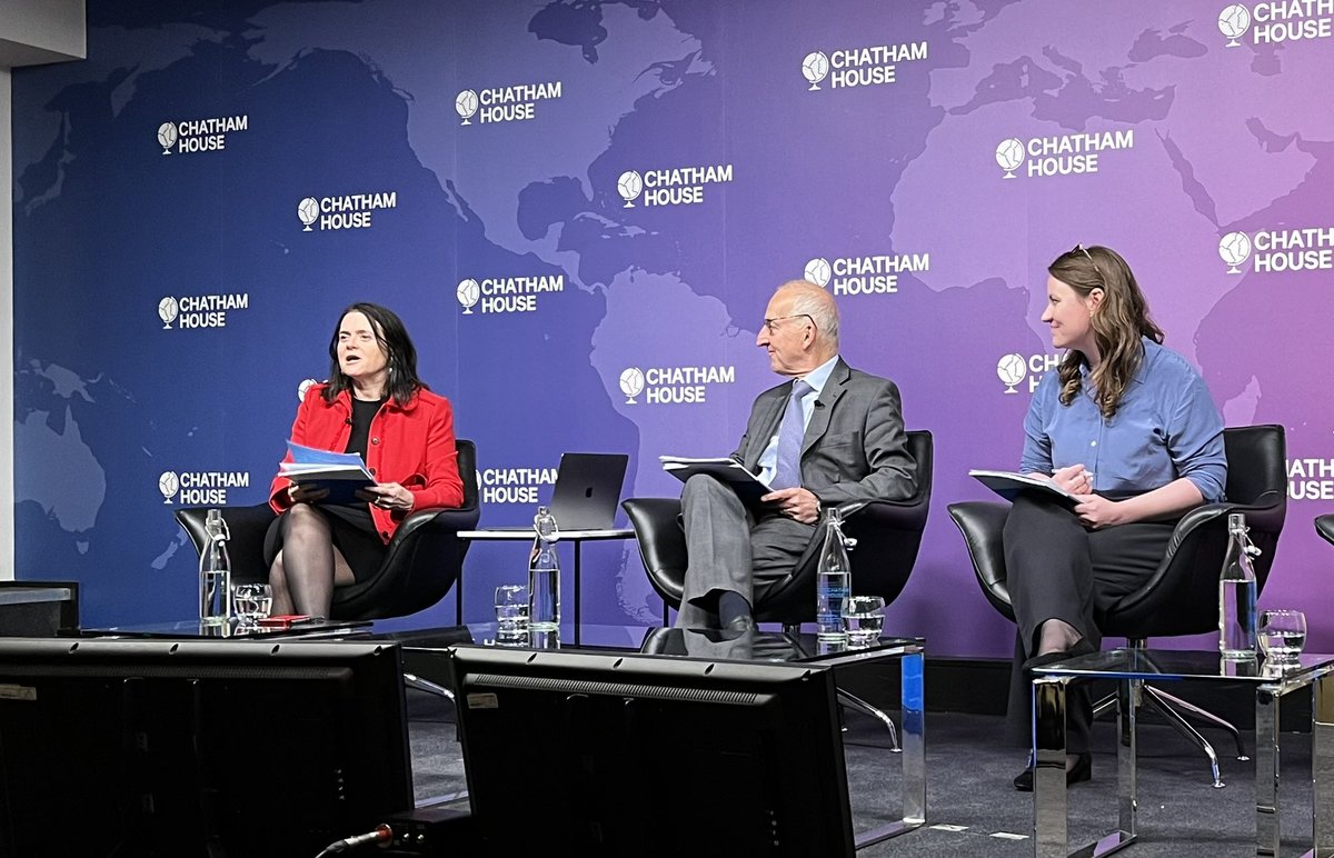 Delighted to be back @ChathamHouse for the launch of its new report on “Three foreign policy priorities for the next UK government” and its case for “realistic ambition”. Co-authored by @bronwenmaddox and @livjosullivan Commentary by @LordRickettsP & @philipstephens