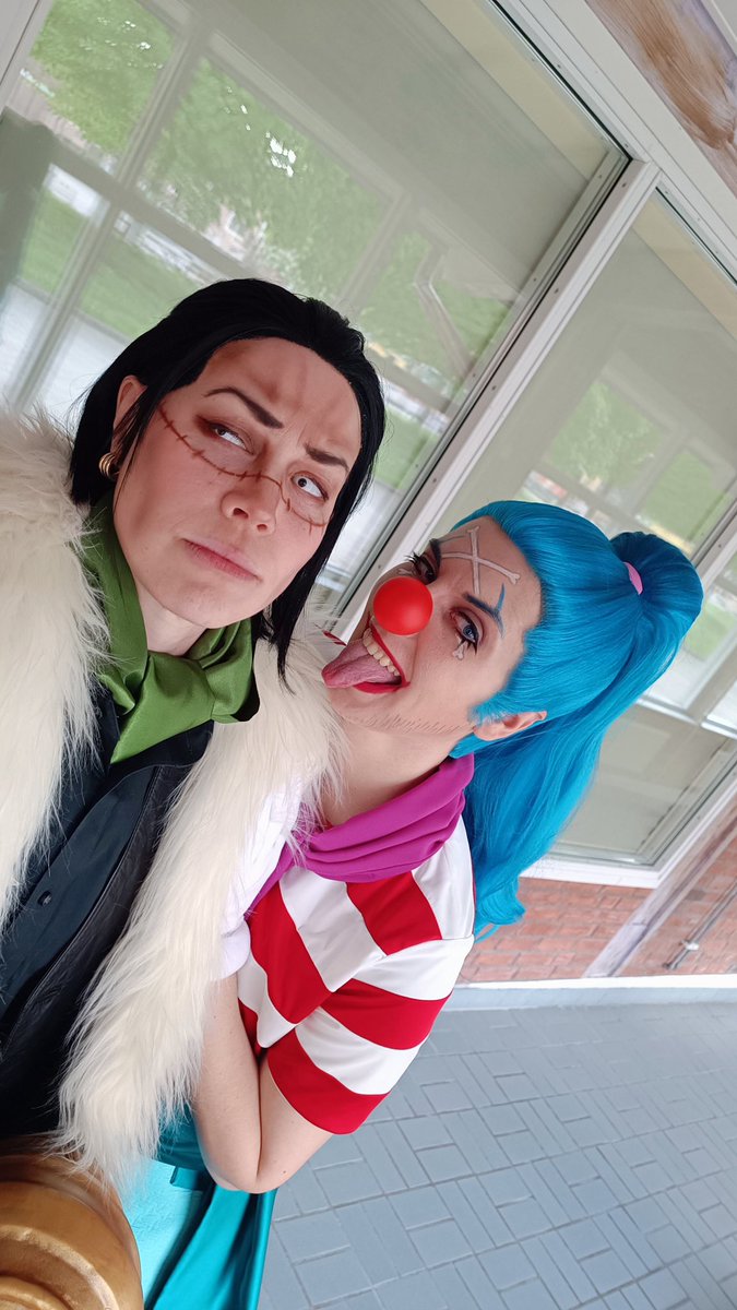 “My pants keep falling down! Have I lost weight?” 
“No, it’s because Crocodile is here”

🐊: <a href="/MarugittoCos/">Marugitto | Fanny</a> 
🤡: me
📷: <a href="/cosmozaec/">kuroru</a>