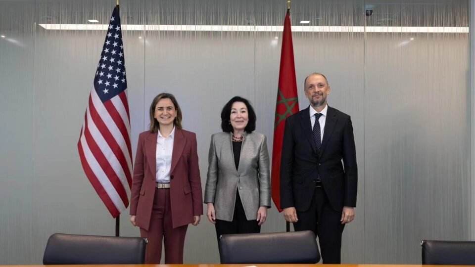 📢 Agadir accueillera des bureaux d'Oracle et un centre de recherche et d'innovation, créant 1000 emplois pour les talents gadiris. Signé par la ministre Ghita Mezzour et la PDG d'Oracle Safra Catz, ce projet renforcera la position du Maroc comme hub digital.