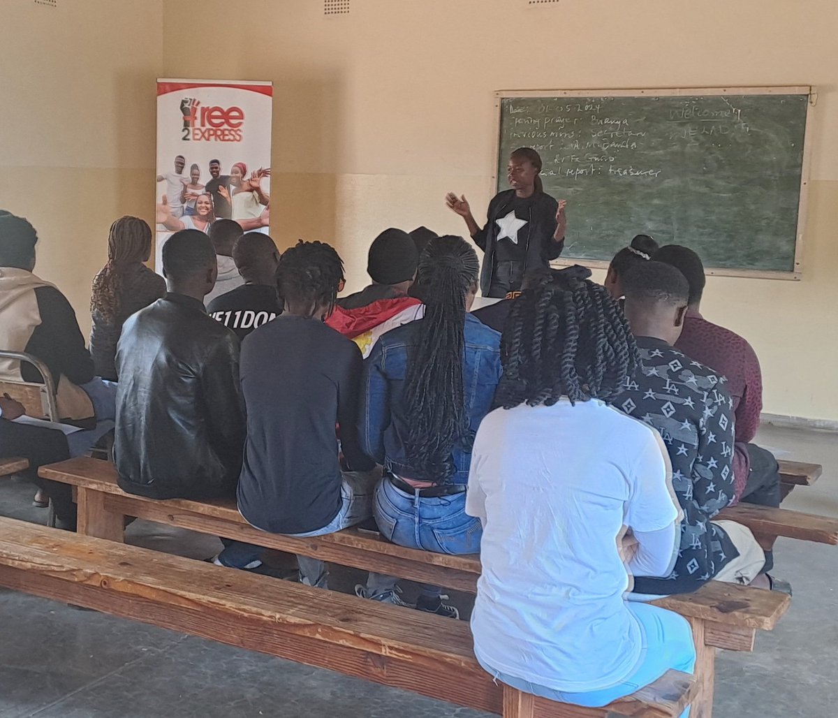 Currently underway: Community discussion in Mashava on sections 61 and 62 of the constitution, educating young people on how to exercise their right to access information and freely express themselves #Free2Express