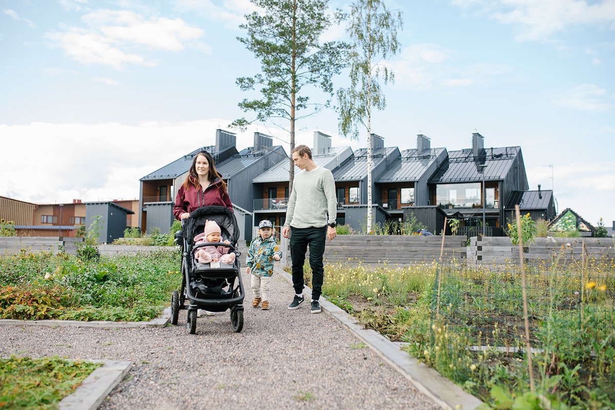 Omakotiliitto (@omakotiliitto) on Twitter photo Kuopio ja Tuusula on valittu Suomen pientalomyönteisimmiksi kunniksi. Onnea! Valinnan tekivät Omakotiliitto, Hirsitaloteollisuus ja Pientaloteollisuus. <a href="/Hirsikoti/">Hirsitaloteollisuus ry</a> <a href="/PTTryfi/">Pientaloteollisuus</a>
Kuva: Kalle Särkkä / Ohoi Creative
Lue koko tiedote 👉
https://omakotiliitto.fi/tietoa_meista/… Kuopio ja Tuusula on valittu Suomen pientalomyönteisimmiksi kunniksi. Onnea! Valinnan tekivät Omakotiliitto, Hirsitaloteollisuus ja Pientaloteollisuus. <a href="/Hirsikoti/">Hirsitaloteollisuus ry</a> <a href="/PTTryfi/">Pientaloteollisuus</a>
Kuva: Kalle Särkkä / Ohoi Creative
Lue koko tiedote 👉
https://omakotiliitto.fi/tietoa_meista/…