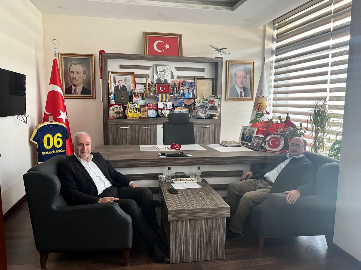 İlçe Başkan V. Sn.Yener Arslan’ı Önceki Dönem Meclis Üyemiz Sn.Nuh Ergün Ziyaret Etti.