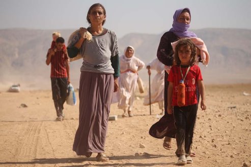 Yezidis running away from peace of lsIamic state jihadists.