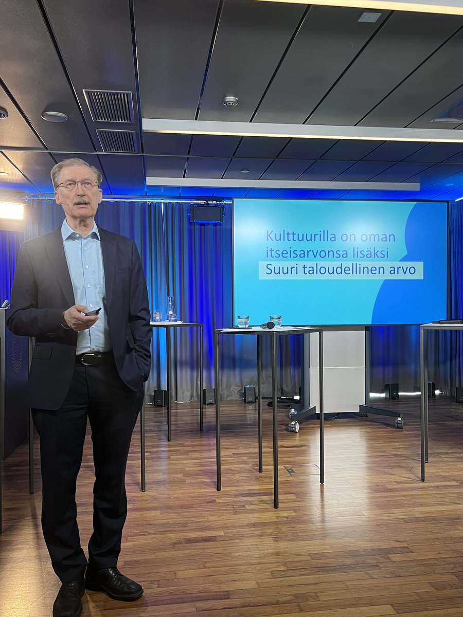 #euvaalit2024 luovien alojen <a href="/Luovatry/">Luovatry</a>’n  yhteinen EU-vaalipaneeli käynnistyi, Luovien ja <a href="/Gramexry/">Gramex</a>’n edunvalvontajohtaja Lauri Kaira muistuttaa, että #kulttuuri’lla on itseisarvonsa lisäksi myös iso taloudellinen merkitys.