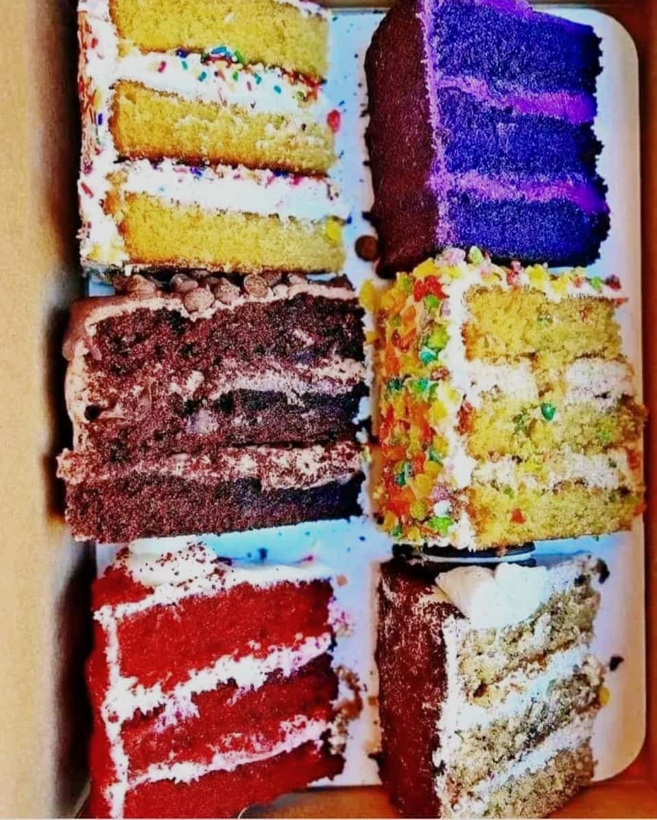 I received 6 different cakes, they all taste super good in their own unique way. And someone says I should eat only one cake 😭😭😭