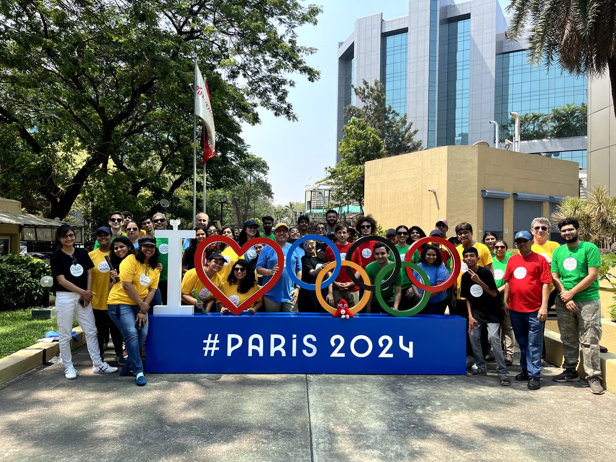 @FranceBombay organised a Walkathon Relay to celebrate 10 weeks to the start of the #Olympics and the #Paralympics in 🇫🇷. The French team in #Mumbai participated in it with great enthusiasm & vigour. We were numerous to light the Olympic flame in the sweltering heat of Mumbai 🔥