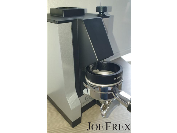 mpcoffeegear's tweet photo. #JoeFrex #ファンネル #オープン型 #Φ58
#グラインダー から挽いた珈琲粉を飛散防止のためバスケットへ集約させる。バスケットの上に載せるだけで使用可。
オープン型ファンネルなのでグラインダーシュートでブロックされません。
#エスプレッソ #コーヒー #珈琲 #珈琲豆
https://t.co/RBTVfG8mhW https://t.co/7IWC7uUbYa