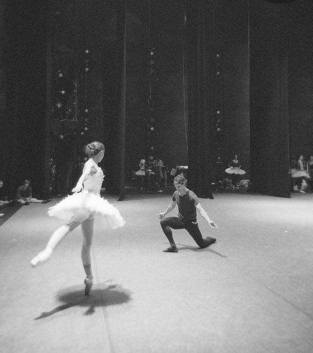 Backstage moments ✨ #TutuTuesday

Isabella Boylston on Instagram