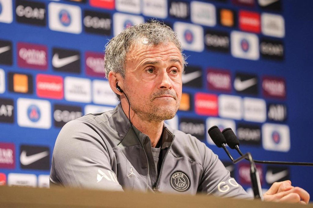 🎙️ Luis Enrique 🇪🇸:

« Celui qui n'est pas prêt à être compétitif tous les matchs, qui n'est là que quand ça l'intéresse, qui a d'autres priorités liées à des intérêts individuels qui ne sont pas ceux de l'équipe, il ne jouera pas au PSG. Le message est très clair. » 🗣️