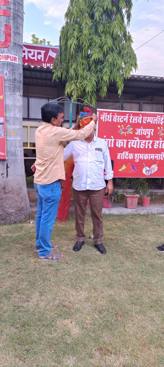 CMVerma12's tweet photo. @AIRF_DELHI @NWREU @ShivaGopalMish1 NWREU कॉ. मनोज परिहार जी को जोनल अध्यक्ष बनने पर कोचिंग डिप्पो (C&amp;W) जोधपुर,की तरफ से हार्दिक शुभकामनाएं।।C.M.Verma,Vishnu Tiwari, Ramprasad,Hunny Gupta, Jitendra singh,Wajid bhai,Dinesh,Vishnu,Harish etc..... https://t.co/Nd9AKtpR4n