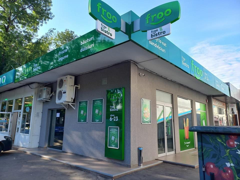 🐸🇵🇱🇷🇴 Żabka pod nazwą „Froo” wchodzi na rynek rumuński. Pierwsze sklep otwarto w Bukareszcie.

Sieć polskich sklepów wykupiła większościowy pakiet udziałów w spółce dystrybucyjnej DRIM Daniel Distribucie FMCG. 

Rumuńskie media twierdzą, że w 2024 roku ma powstać aż 200 sklepów.