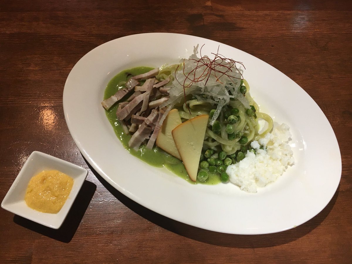 明日からのディナー週替わり麺詳細です。

「燻製グリンピースの塩混ぜそば」
燻製したグリンピースでソースにして
塩ダレと麺と絡めました。
味変は燻製卵のディップです🥚

よろしくお願いします🙇