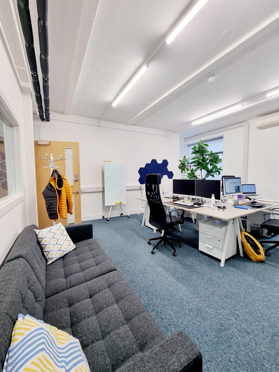 Are you interested in transitioning your business to a fully serviced office space?🔑📦📬📈

We currently have some rare spaces available within the centre suitable for 8-20 people.

Book a tour today by getting in touch with our manager at awaller@oxin.co.uk.