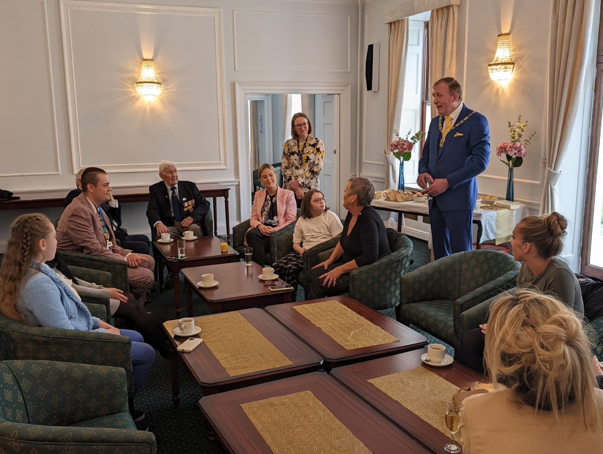 Last week the Mayor hosted a tea party at the Old Palace for some remarkable Bromley residents that he has met during his term: 103 year-old RAF Vet Peter Lemon, 9 year-old Vascular EDS campaigner Mia & 12 year-old Betsi, who has documented her fight with Cancer. #ProudOfBromley