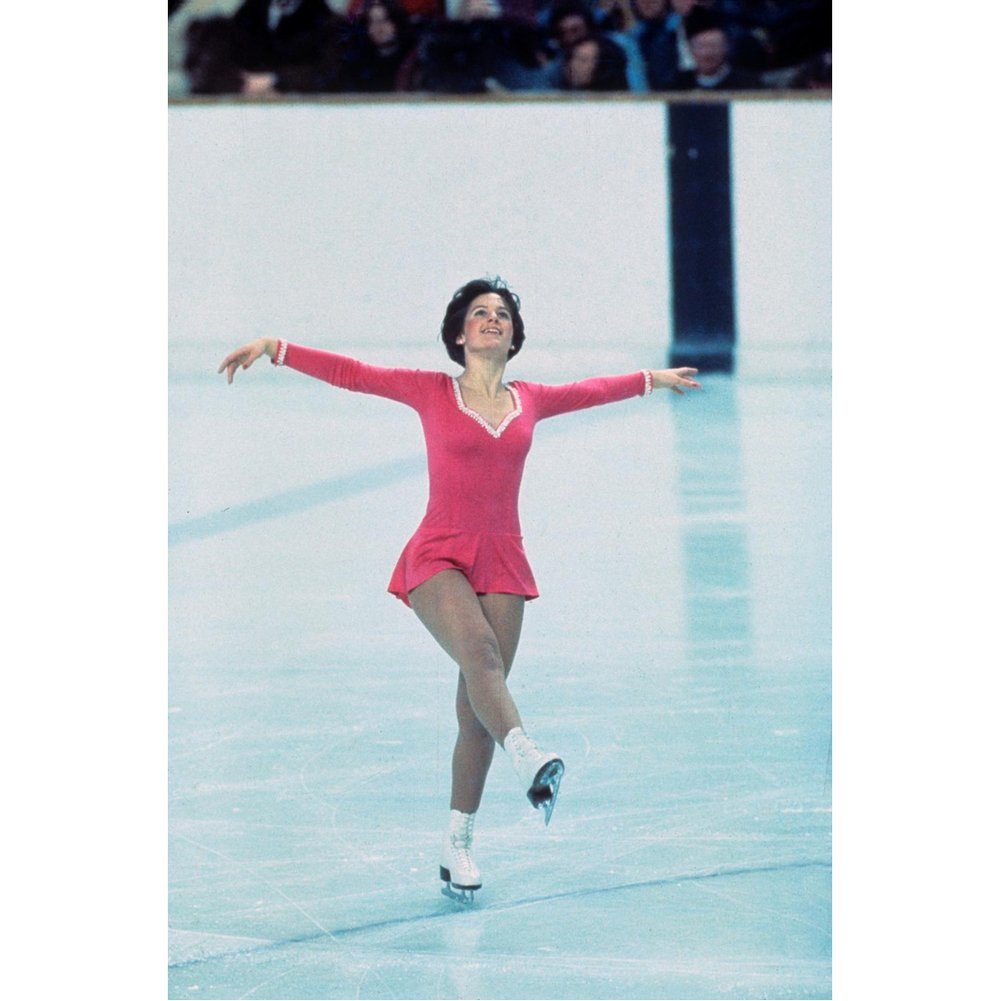 USA’s Dorothy Hamill skates in the Women's Free Program during the 1976 Winter Olympics at Olympic Eisstadion. Innsbruck, Austria. February 10, 1976. #NeilLeifer #DorothyHamill #OlympicEisstadion #skating #photography