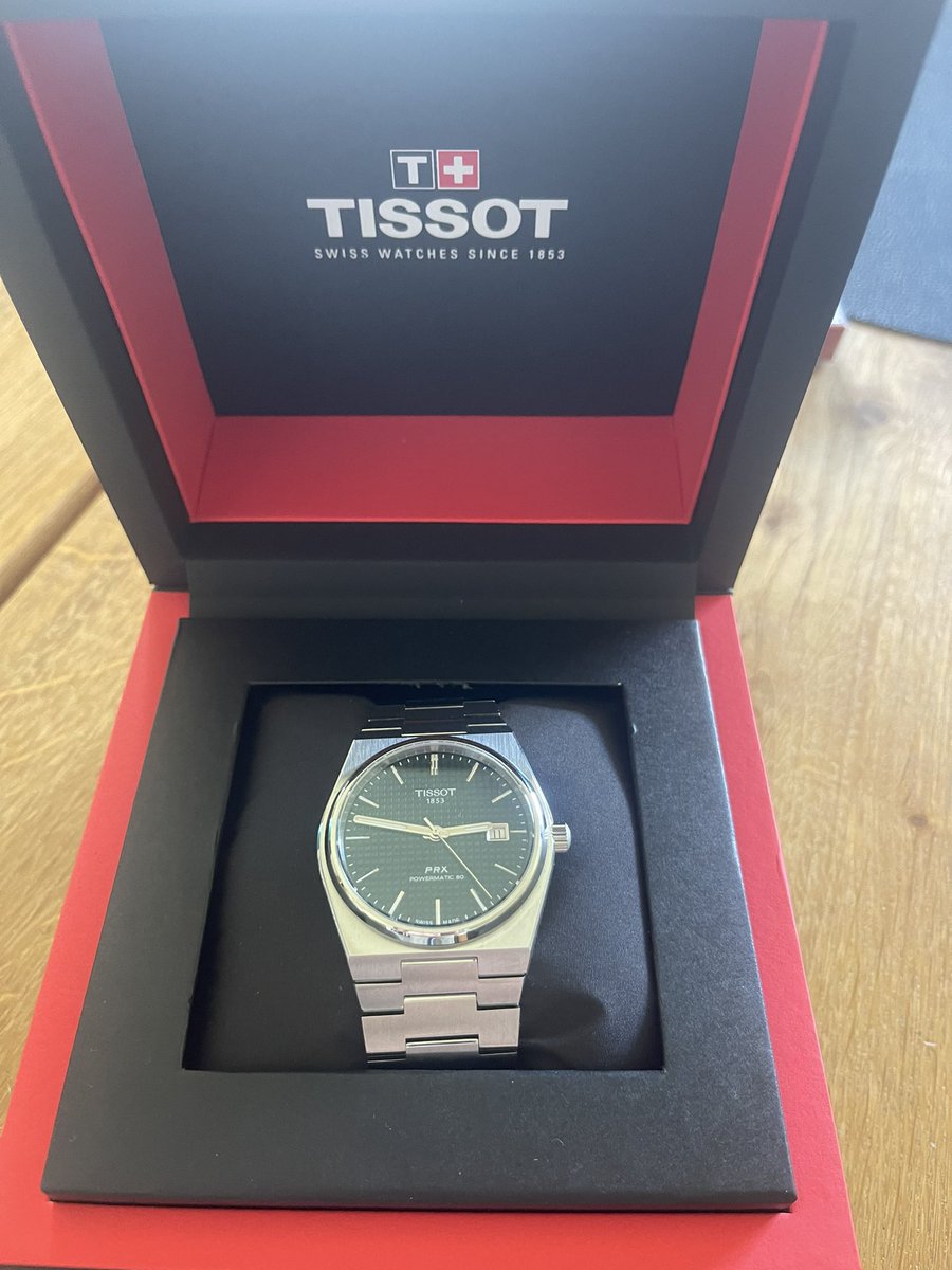 Forgot to show my IRL pick-up 

⌚️ Tissot PRX Powermatic 80 in green dial ⌚️ 

Thanks to everyone taking the time to suggest a watch
