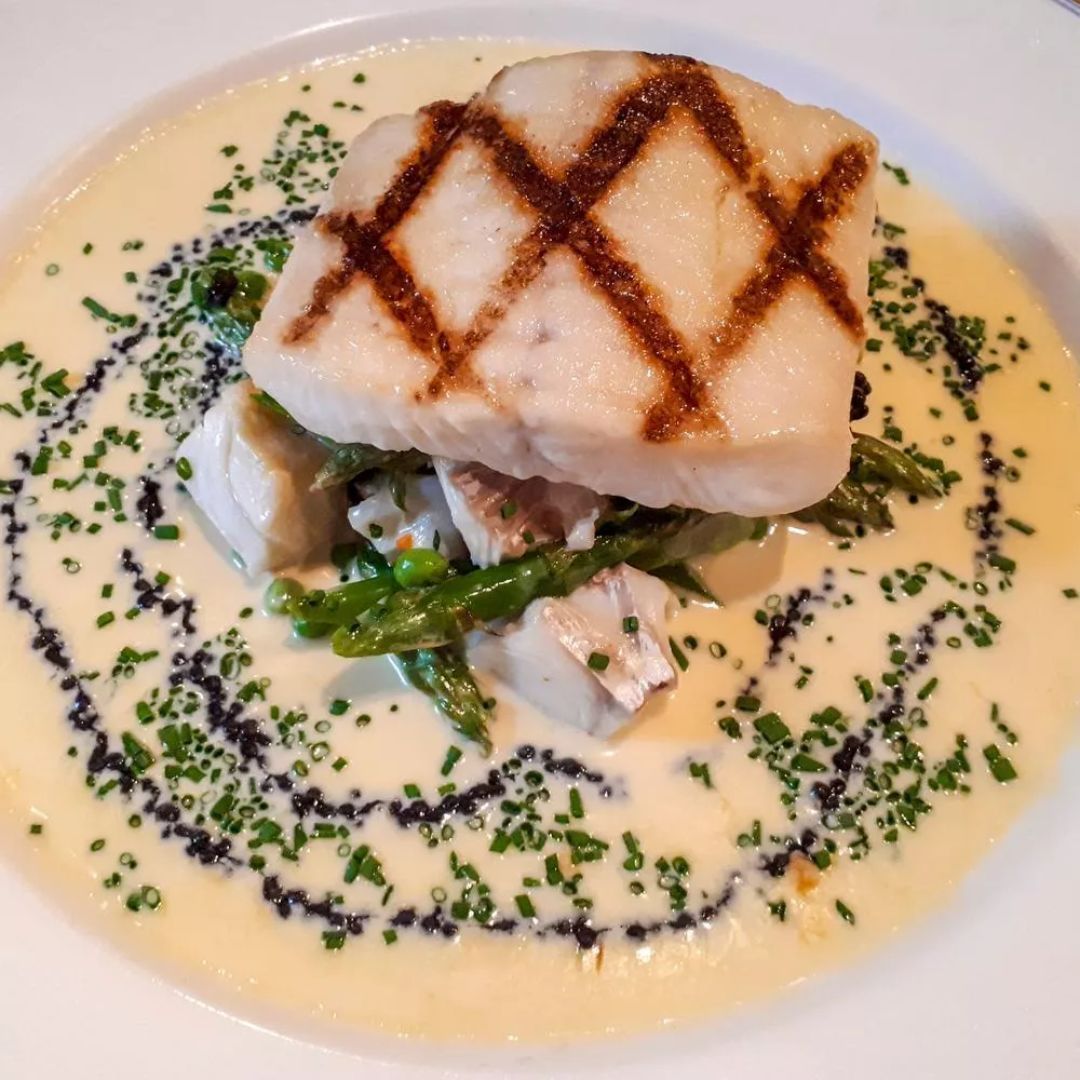 Halibut with coral-creamed spring cabbage, peat-smoked haddock, peas & torched asparagus. 🐟 🥬 #seafoodrestaurant #glasgowseafoodrestaurant #glasgowfood #gambaglasgow #glasgowfoodies #scottishseafood #halibutrecipe #halibut #asparagus #asparagusseason