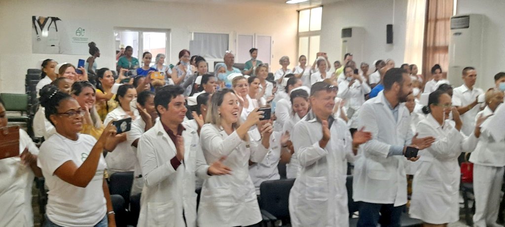 Celebramos en el @hospital_ali el Día de la Enfermería. #LatirAvileño Se reconocieron nuestros enfermeros y enfermeras más destacados, así como los servicios que sobresalen en la atención de Enfermería. #CubaPorLaVida @MINSAPCuba @japortalmiranda ¡Felicidades! #Cuba 🇨🇺