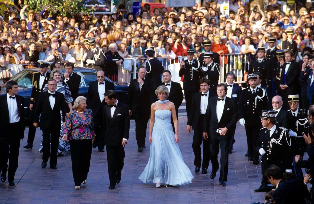 Festival de Cannes 1987
C’est fou comme on ne voit qu’elle sur la photo
