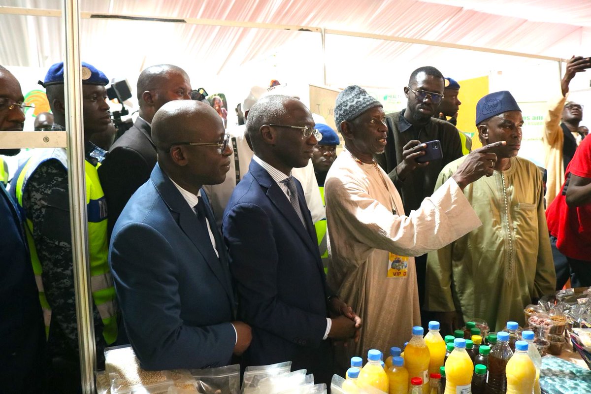 Le ministre de l'Agriculture… Mabouba Diagne, pour sa première #Fiara, promet d'accompagner les exploitants familiaux à amorcer l’autosuffisance alimentaire. @Cncr_Senegal, @Fiara2024, @Roppa