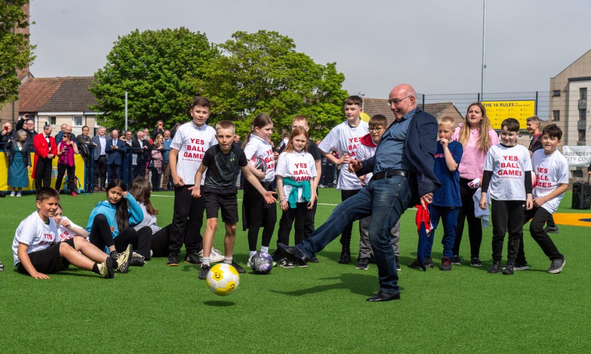 Willie Miller's latest column focuses on the 'great honour' of being asked to put his name to the new Johan Cruyff football court which has opened in Aberdeen's Tillydrone. buff.ly/4dFUJYr
