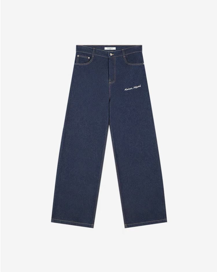 #MEDM T-shirt   
#MaisonKitsune Wide-Leg Jeans

PATRICK 14MAY OOTD🩷
#ชอบแพทริคสไตล์ไหน 
 @patrick_pppat #MaisonKitsuné 
#แพทริค #แพทริคณัฐวรรธ์
#PatrickFinkler #尹浩宇 
#Patrick尹浩宇 #YinHaoyu 
#PatrickFashion #OOTD