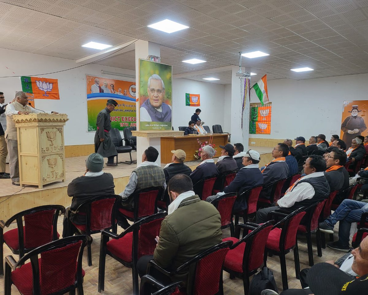 At a gathering of ex-servicemen in Leh with @Gen_VKSingh ji. Discussed Modi govt's plans on One Rank One Pension, reintroduction of general recruitment. Highlighted BJP's achievements in Ladakh, including State Sainik Board. Encouraged them to spread Modi ji's development agenda.