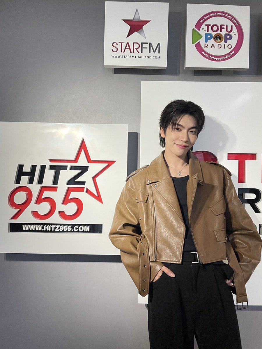 ขอบคุณ @HITZThailand สำหรับความสนุกในวันนี้ด้วยนะครับบบ อย่าลืมไปฟัง SHOOT (Choose) เลยกันเยอะๆ นะคับ 💘🏹😎 HITZTHAILAND x BOSSCKM #BOSSCKMMediaTour