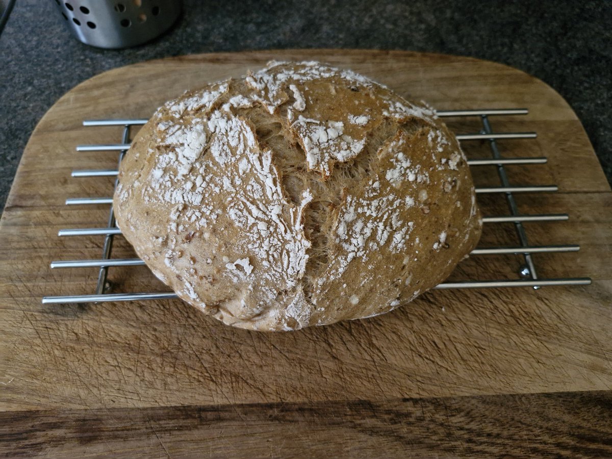 I did a thing today!! Never made bread before and it's turned out ok. 

Trying anything to avoid #rapeseedoil ingredients sneaking in to food 🤨