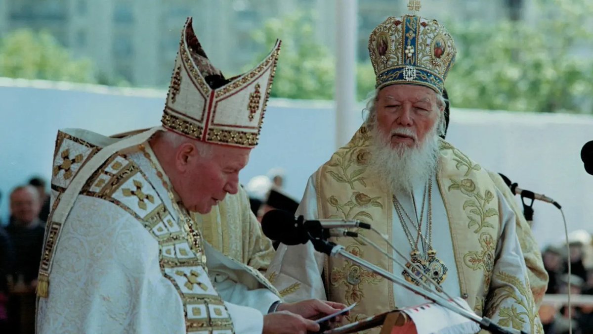 This year marks the 25th anniversary of Pope John Paul II’s historic visit to Romania! His support, including a $200,000 donation for the National Cathedral’s bells, symbolizes the enduring bond between Catholic and Orthodox communities. 

Read more: tinyurl.com/yukdn4rz