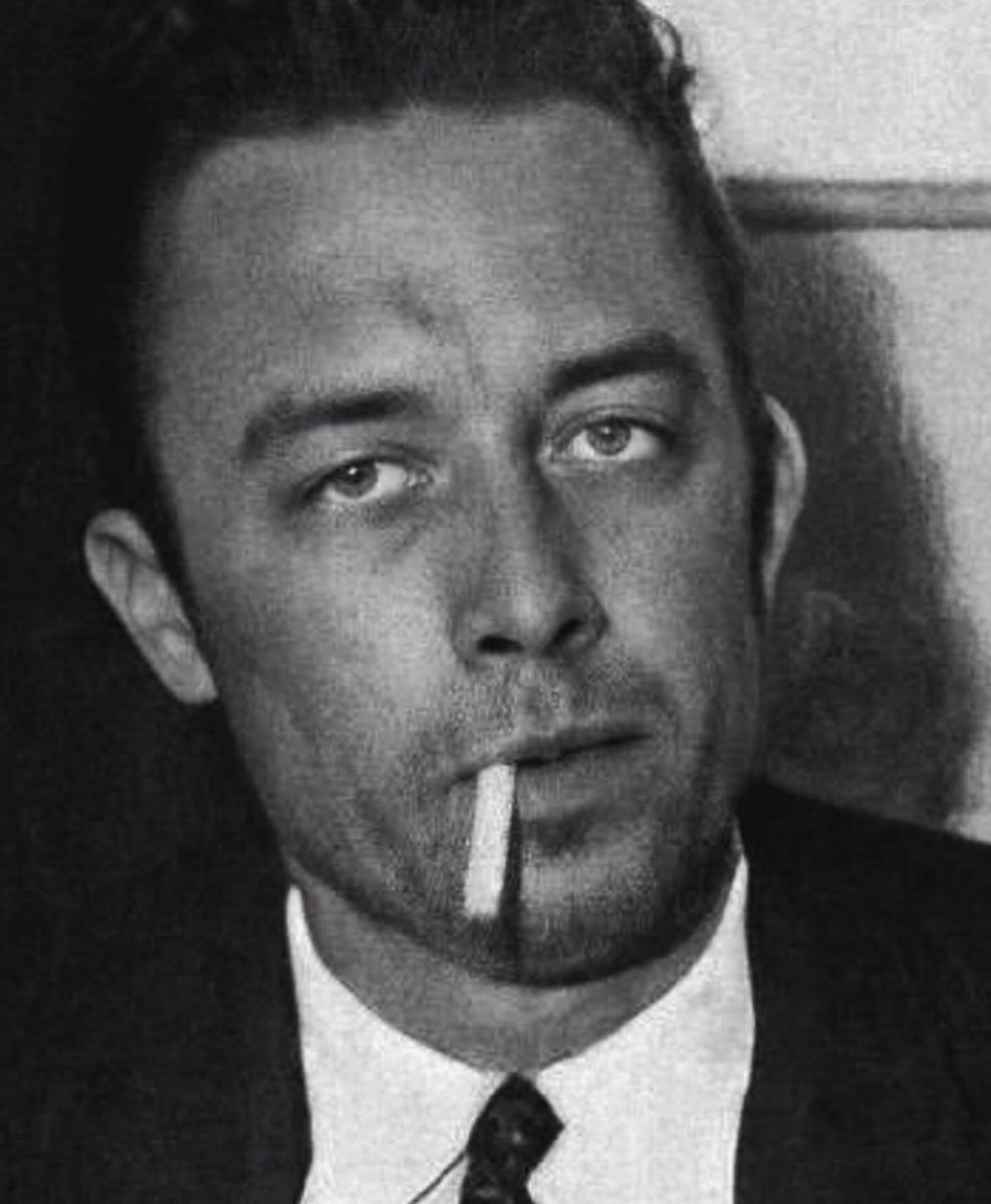 “C'est ça l'amour, tout donner, tout sacrifier, sans le moindre désir d'obtenir quoi que ce soit en retour.” Albert Camus