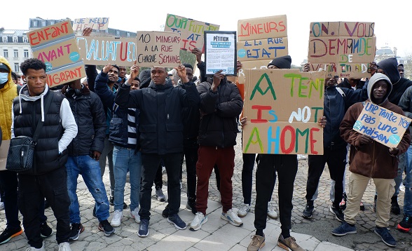 Mineurs isolés étrangers : 27 organisations saisissent le Conseil d'État lemediasocial.fr/mineurs-isoles…