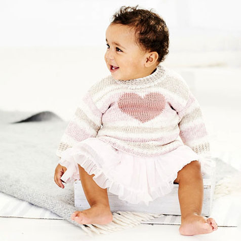 This baby Heart jumper in Bambino Prints Ragdoll and Bambino Vintage Pink really is super-cute. Pattern 9745 stylecraft-yarns.co.uk/patterns/9745/…
