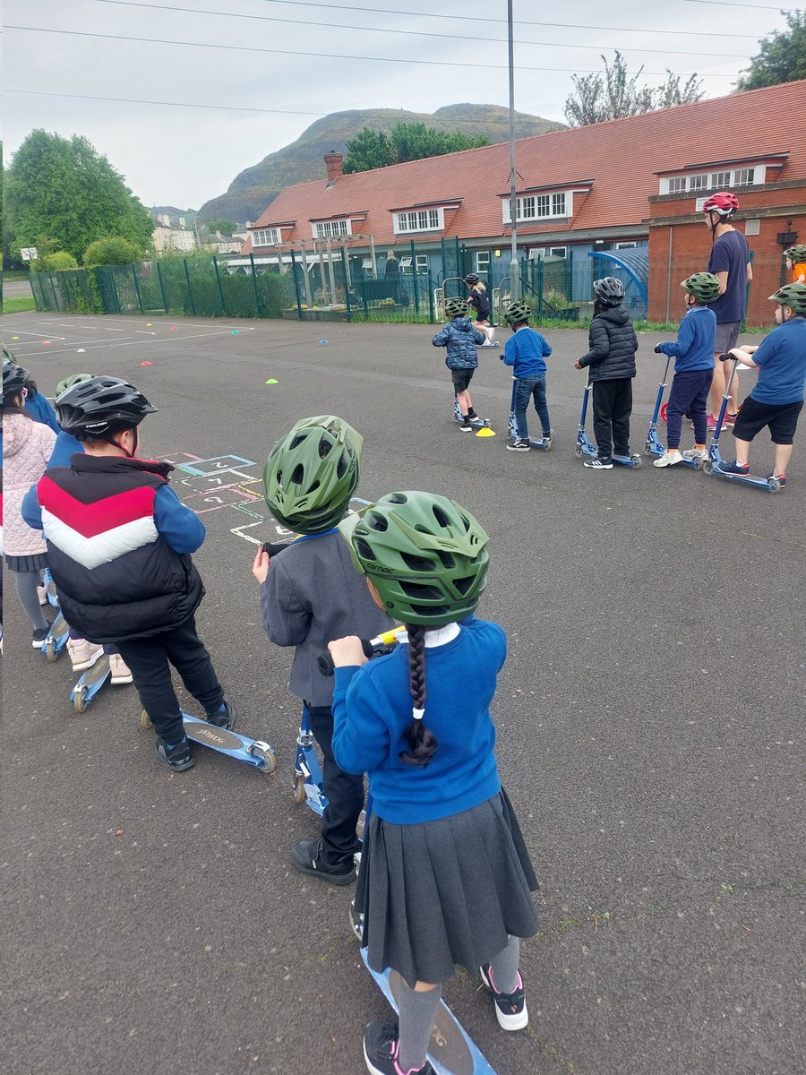 P2 spent their morning on the scooters! 🛴 we practised braking, steering and - and always - careful listening! Thank you @Sustrans 😊