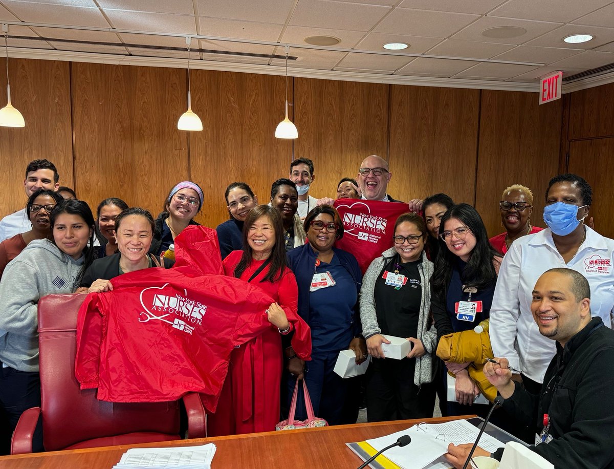 Stopped by @MaimoHealth early this morning to thank @nynurses for all their hard work. 💪🏼💪🏼 #NursesWeek