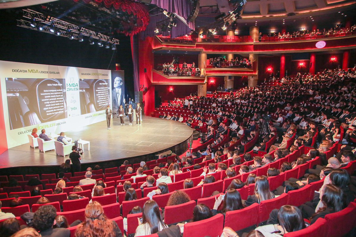17. t-MBA Zirvesinde geleceğin liderleri iş dünyasının liderleriyle TİM Show Center’da bir araya geldi. Teknoloji ve İnovasyon temasıyla düzenlenen zirvede, öğrencilerimizin finale kalan yenilikçi iş fikirleri yarıştı. 
İzlemek için; youtu.be/QUz9W0mARZY?si…