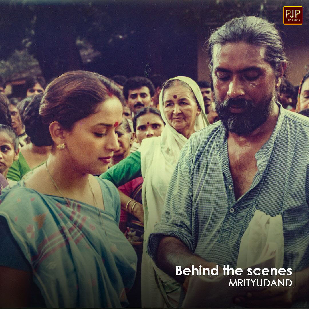 Catch these amazing glimpses brought to you directly from the sets of your all time favourite Madhuri Dixit starrer #Mrityudand

#behindthescene #bts #moviebts #shooting #prakashjhaproductions #moviescenes #madhuridixit #madhuridixitnene