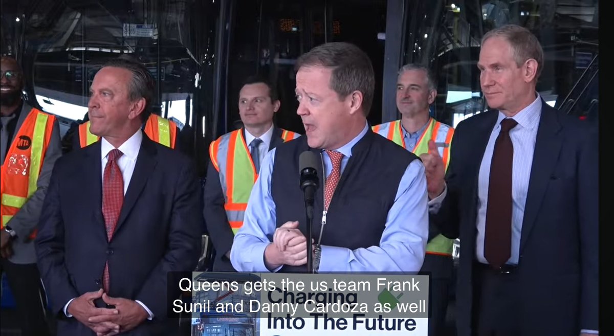 We have a “Queens get the money” line from Rich “North Star” Davey as the NYCT big helps roll out 60 new electric buses. ⚡️ 🚎 *Never mind the captioning. He really *did* say that.