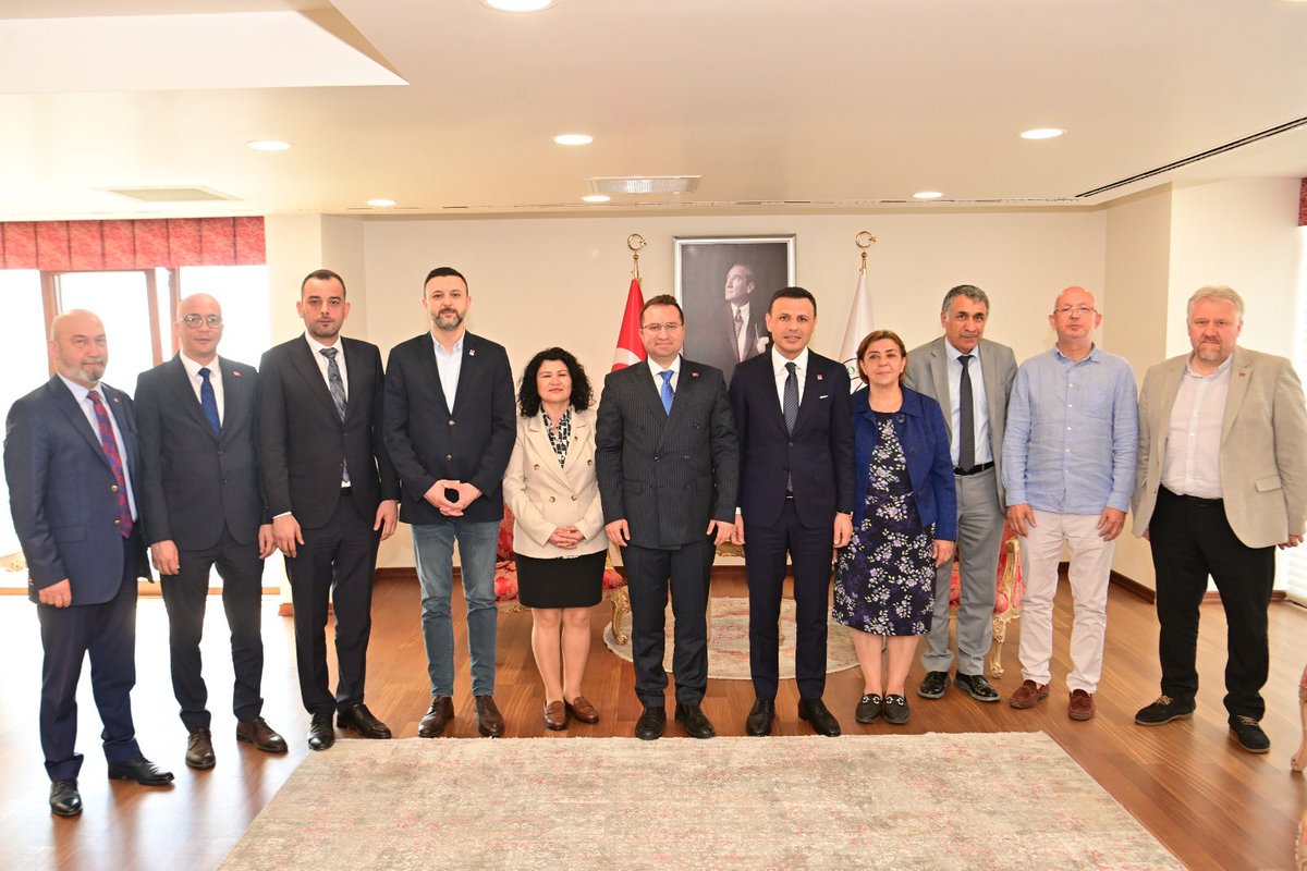 İl Başkanımız Özgür Çelik, Gaziosmanpaşa Belediye Başkanımız Hakan Bahçetepe'yi makamında ziyaret ederek çalışmalarını dinledi, görevinde başarılar diledi.