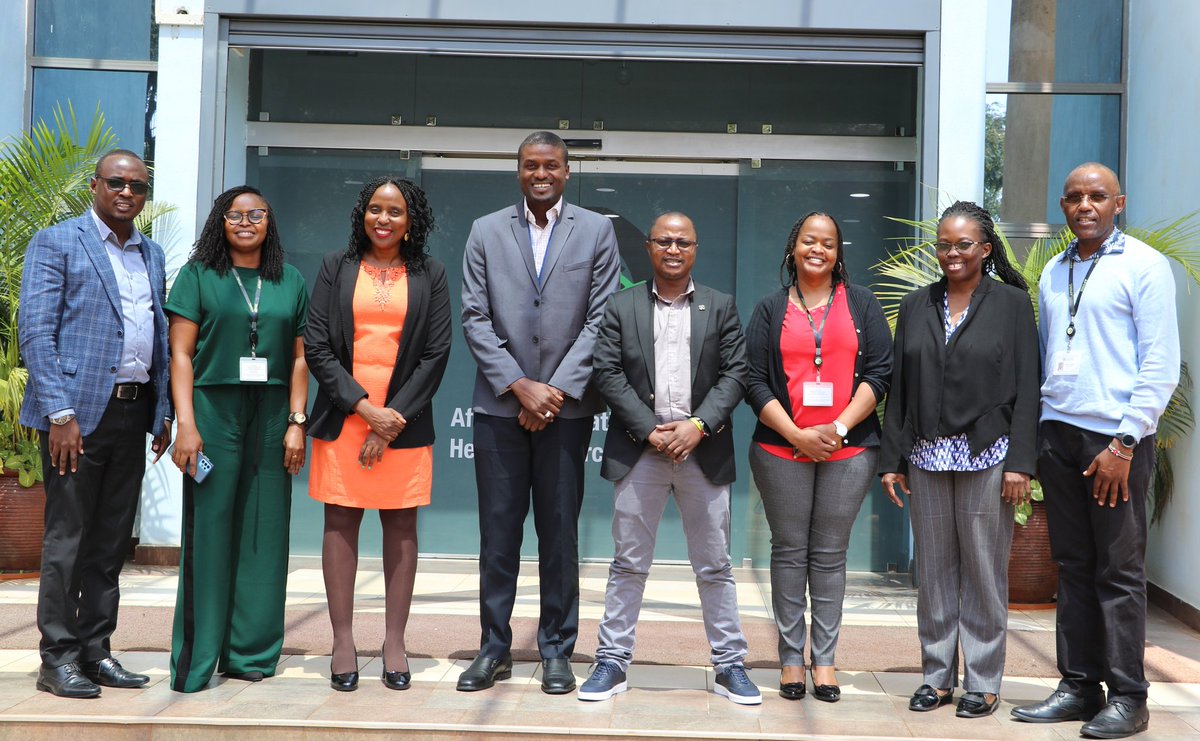 Yesterday, APHRC’s KIX-SEEDS project team met Mr. Tayib Fall from @IDRC_CRDI to discuss strategies to promote research focus areas shared by @GPforEducation’s Knowledge and Innovation Exchange, IDRC, and APHRC. #WeAreAfrica #APHRCResearch