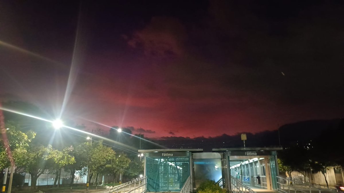 soydeituango's tweet photo. El amanecer de hoy martes en Medellín Estación Fátima #MetroPlus @metrodemedellin https://t.co/qvA3vzFa7k