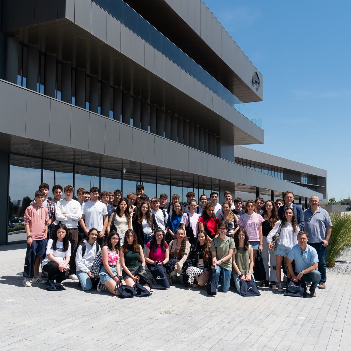 🟠📸 Desde @PE_EasyToDrive nos envían una foto de familia de la visita que realizamos a sus instalaciones. ¡Muchas gracias por todo! 🥰