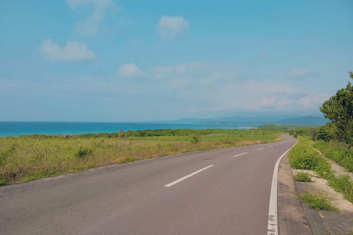 美しい海、続く道。
石垣島からフェリーで小浜島へ。

Photo : LUMIX S1 + LUMIX S 24-105/F4

#沖縄 #小浜島 #LUMIX