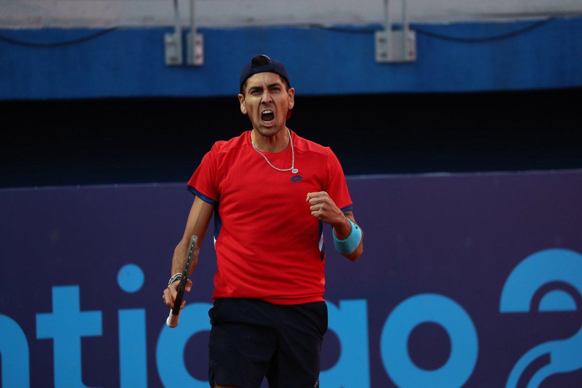 Alejandro Tabilo sigue imparable en el Masters 1000 de Roma 💪🇨🇱  El tenista chileno superó hoy por 7-6(5) y 7-6(10) al ruso 🇷🇺 Karen Khachanov (18°) y avanzó a los cuartos de final en Italia 🇮🇹 #ChileCompite