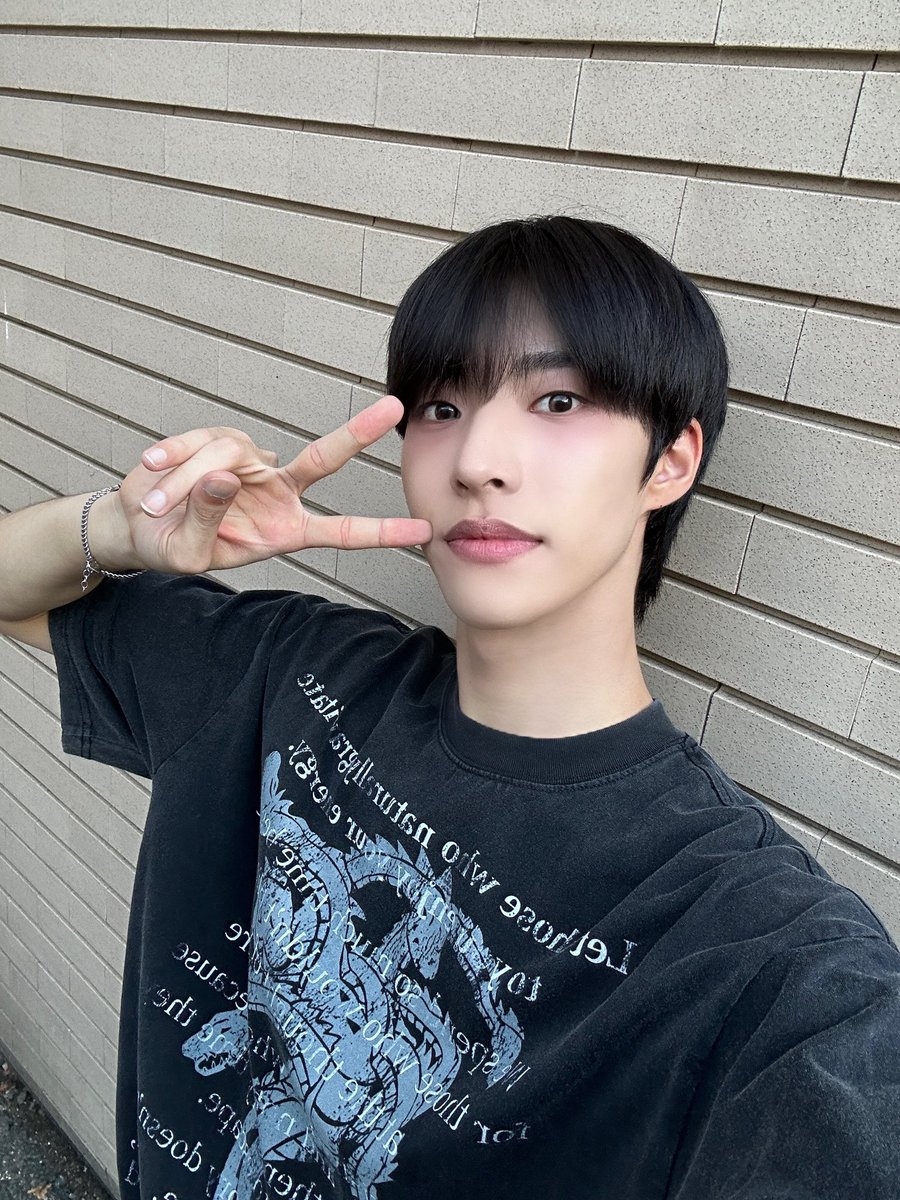 YOUNITE_twt's tweet photo. 오늘도 행복했어용🥰

#현승 #HYUNSEUNG https://t.co/69gUtDIS05