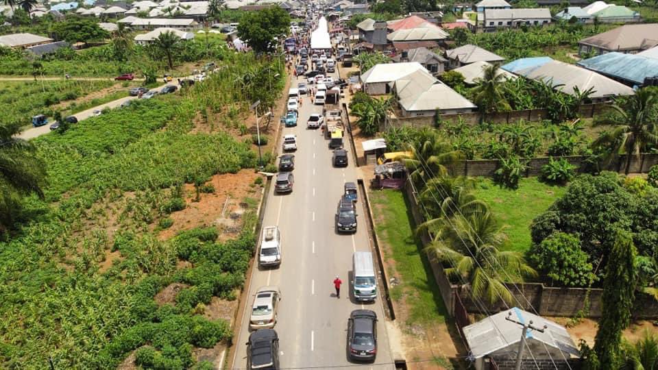 The 10.98km Aleto-Ogale-Ebubu-Eteo road, which will be commissioned in a couple of minutes, was awarded to CCEC on August 14th, 2023, and completed in 8 months. #1yearofsimfubara